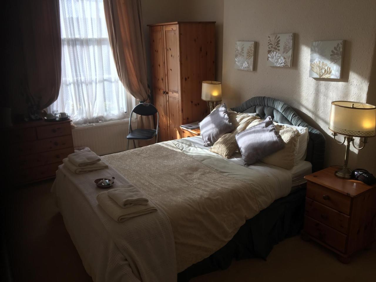 Holly Lodge - York — Photos 1